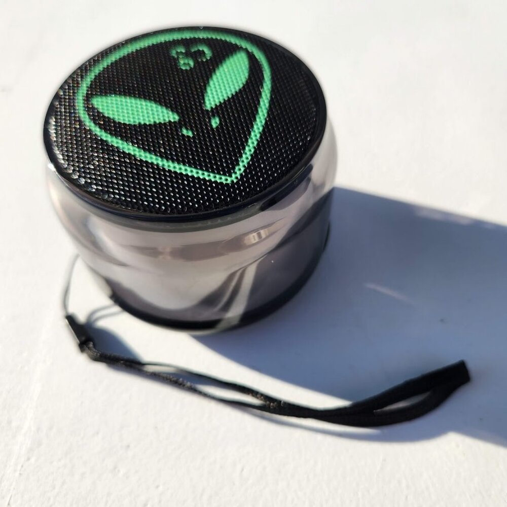 New Alien Bluetooth Portable Speaker LED Lights Rechargeable Battery - Recharges